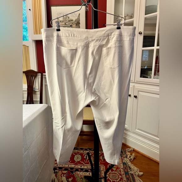 Women's Classic Cream Capris - Picture 6 of 8